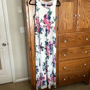 Like new maxi dress, size medium, stretchy material